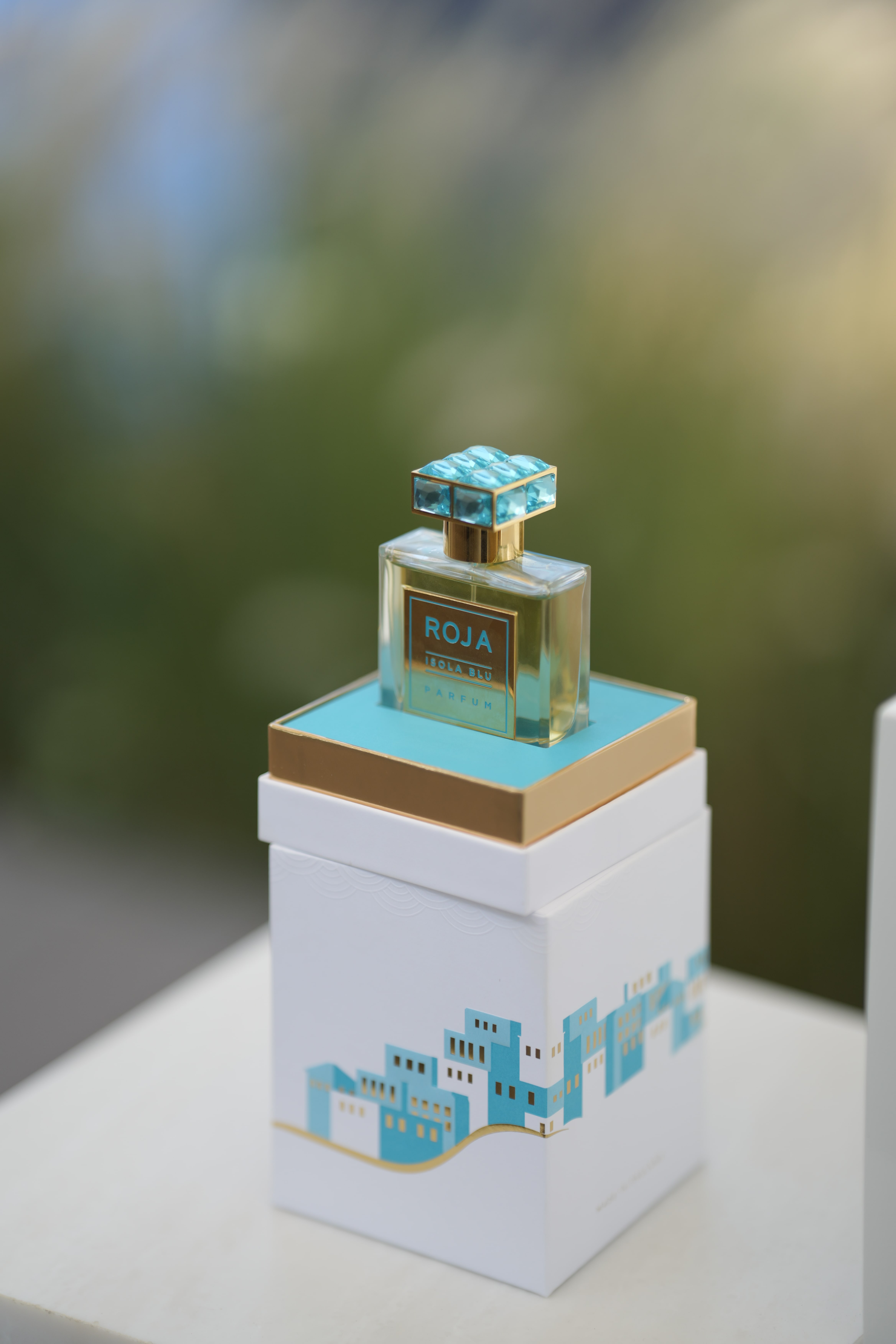 إطلاق مجموعة Isola من Roja Parfums في دبي