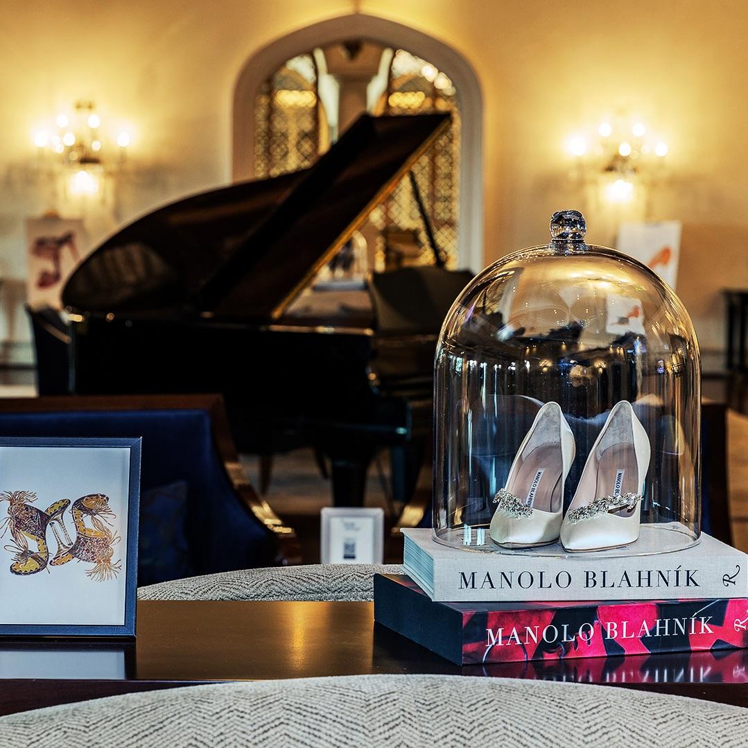 شاي ما بعد الظهيرة Manolo Blahnik x Ritz Carlton JBR